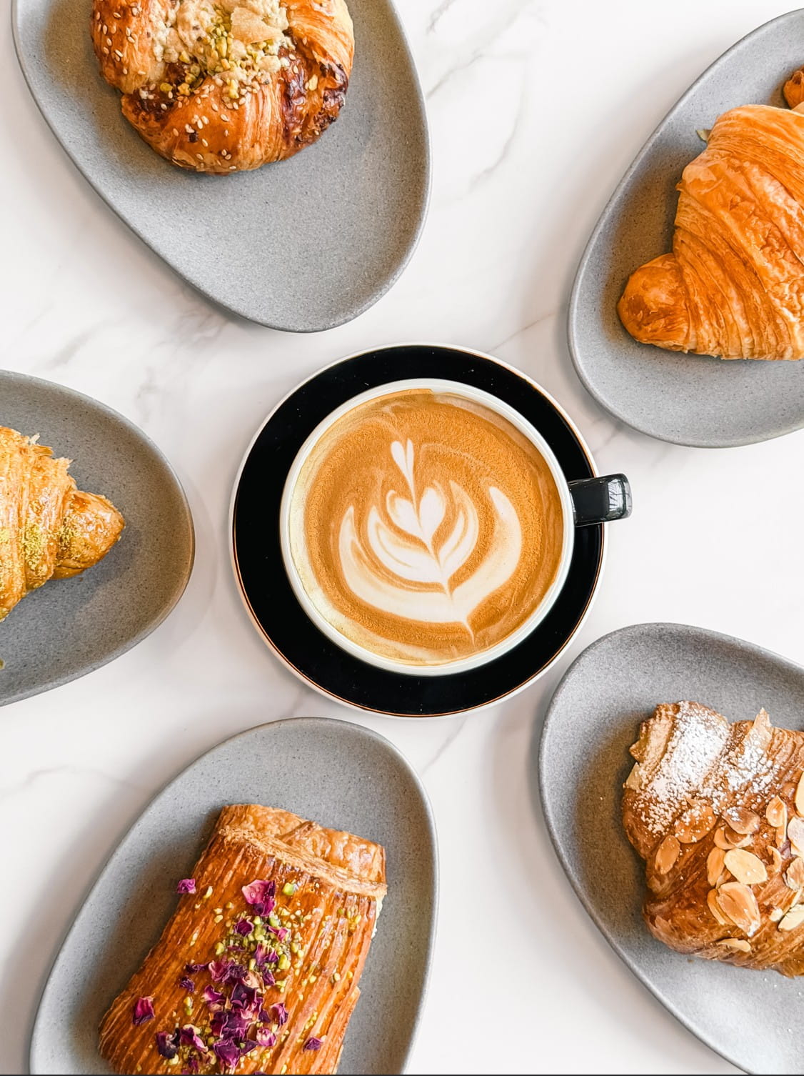 Eclairons coffee and pastry experience